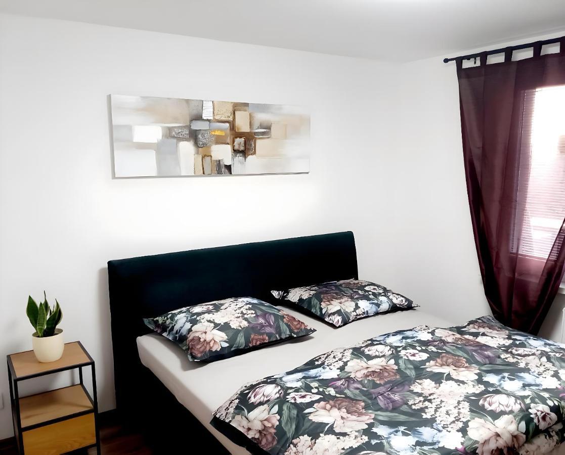 Stylovy Apartman V Samorine Apartment Bagian luar foto